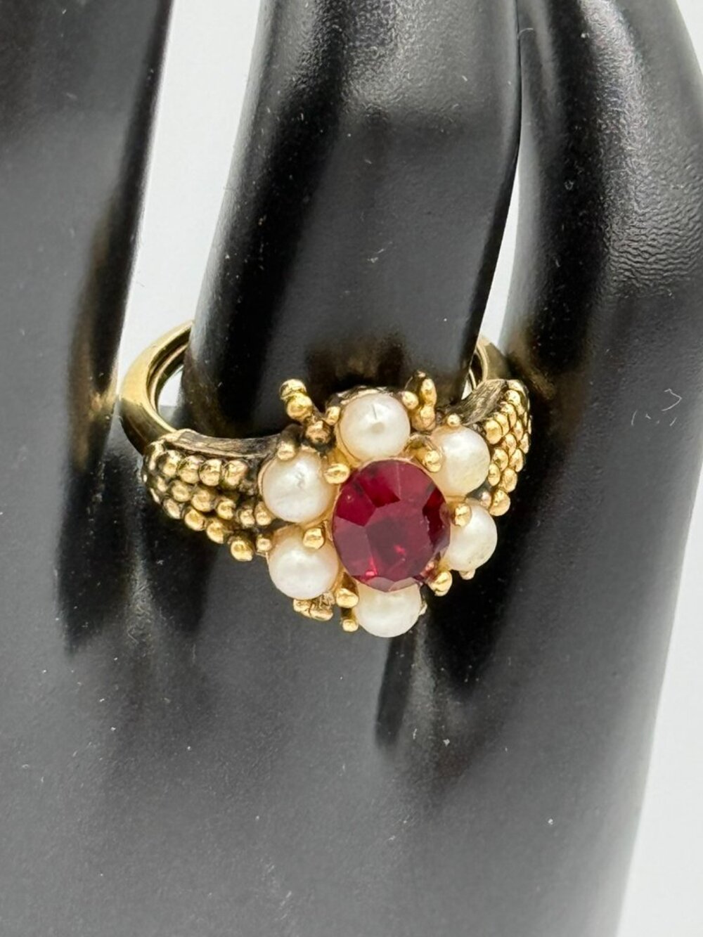 Avon Gold Tone Ring w/ Red Stone & Pearl Accents – Size 7